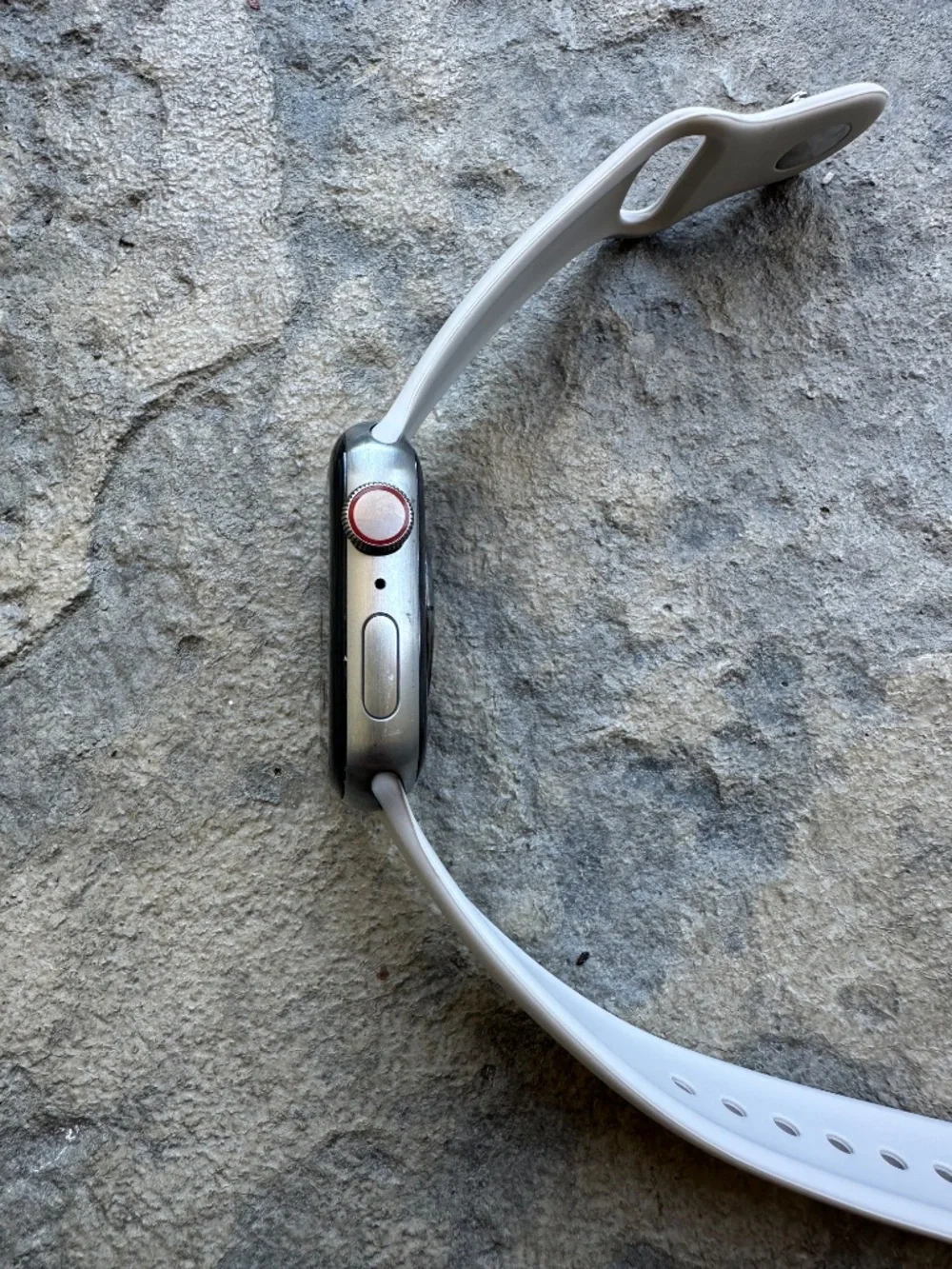 Titanium Apple Watch Series 5 Edition 44mm (GPS + Cellular), Unlocked